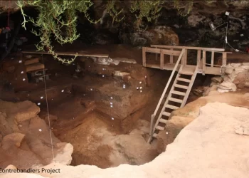 Caverna em Marrocos, onde foram feitas as descobertas (Foto: Contrebandiers Project/Reprodução)