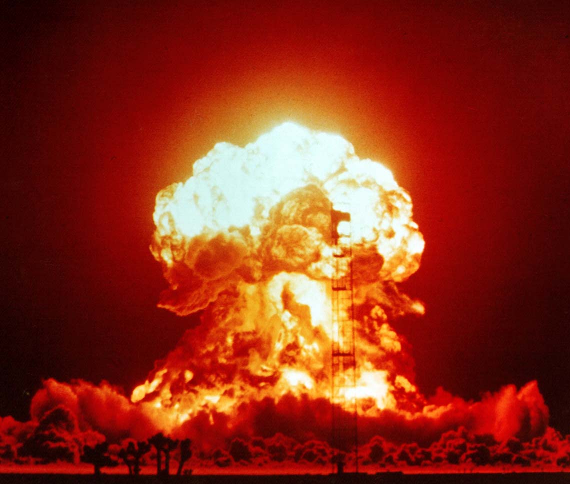 Teste de bomba nuclear realizado em 18 de abril de 1953, nos Estados Unidos.