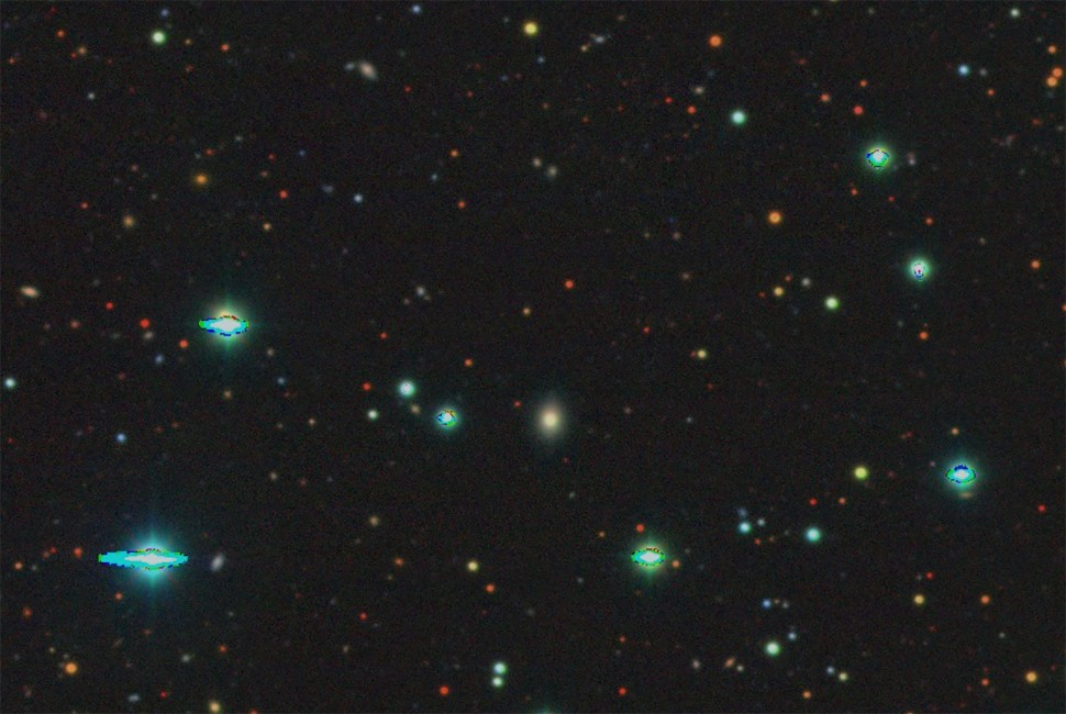 Uma imagem do espaço profundo da galáxia onde ocorreu a supernova. Crédito: Legacy Surveys / D. Lang (Perimeter Institute) para camadas Legacy Surveys e unWISE / NASA/JPL-Caltech / D. Lang (Perimeter Institute)